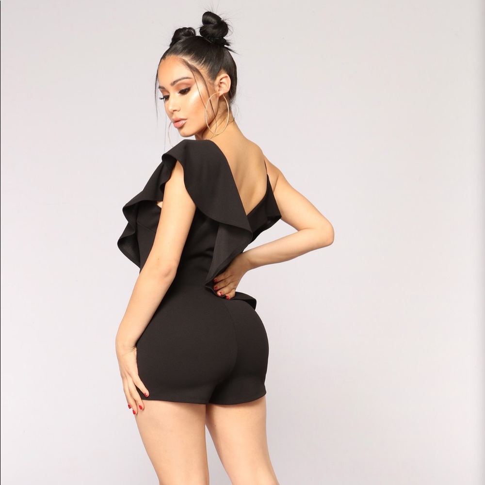 Never worn! Sundaze Ruffle Romper - Picture 2 of 2